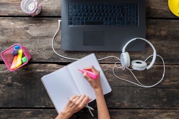 Quelle est l'importance d'une hôtesse d'hôtel dans la satisfaction des clients ?